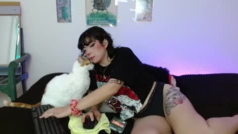 Mia david      online show from March 25, 8:04 pm