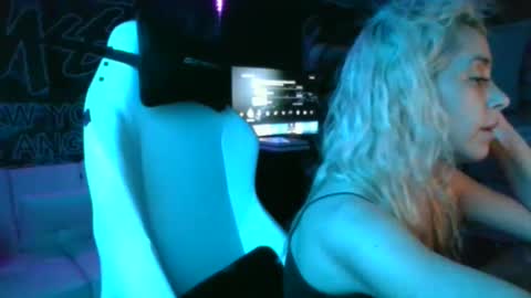 miaellababy online show from September 24, 6:39 am