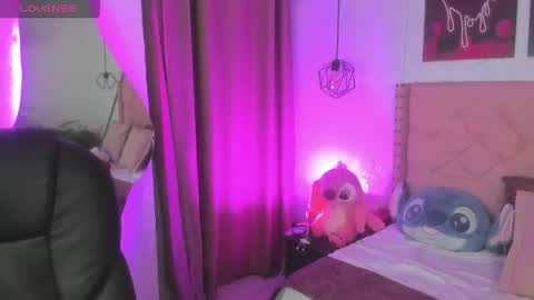 Snapshot of miafoxx__1 chatting on June 3, 3:31 am Mia online show from June 3, 3:31 am