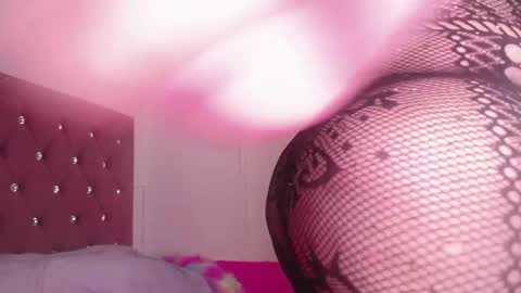 mia online show from February 24, 1:03 am