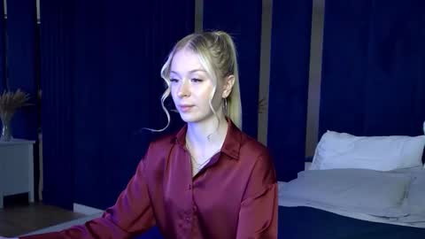 Snapshot of miagraces chatting on September 18, 5:37 pm Mia online show from September 18, 5:37 pm