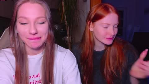 Snapshot of miakeler chatting on January 24, 1:35 am milanaaaa online show from January 24, 1:35 am