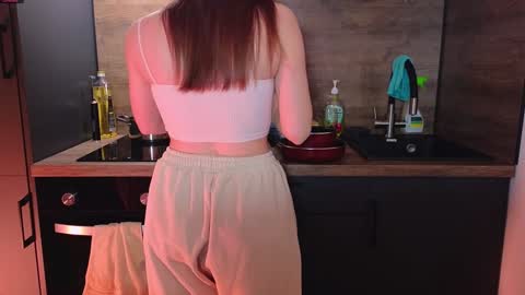 Snapshot of miakeler chatting on January 31, 12:17 am milanaaaa online show from January 31, 12:17 am