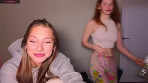 Snapshot of miakeler chatting on February 5, 6:59 pm milanaaaa online show from February 5, 6:59 pm