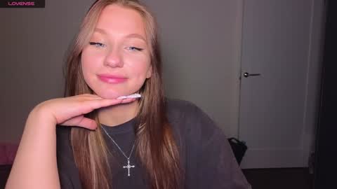 Snapshot of miakeler chatting on February 5, 10:01 pm milanaaaa online show from February 5, 10:01 pm