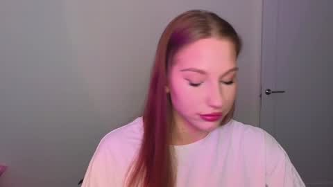 Snapshot of miakeler chatting on February 7, 8:42 pm milanaaaa online show from February 7, 8:42 pm