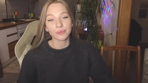 Snapshot of miakeler chatting on March 6, 5:00 pm milanaaaa online show from March 6, 5:00 pm