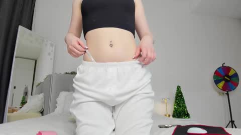 Snapshot of miakeler chatting on January 9, 4:21 pm milanaaaa online show from January 9, 4:21 pm