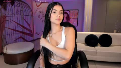 Call me Mia  online show from January 8, 7:16 pm