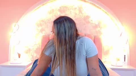 Mia online show from March 18, 3:09 am