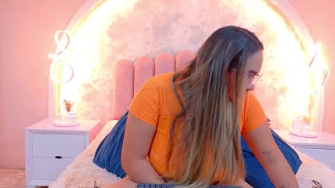 Mia online show from March 26, 3:23 am