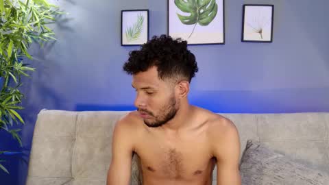 Mia online show from November 30, 7:18 pm