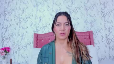 Snapshot of miamalkovaa_ chatting on November 28, 4:31 pm Mia Malkova online show from November 28, 4:31 pm