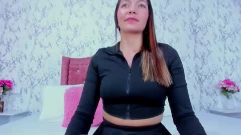 Snapshot of miamalkovaa_ chatting on December 17, 4:24 pm Mia Malkova online show from December 17, 4:24 pm