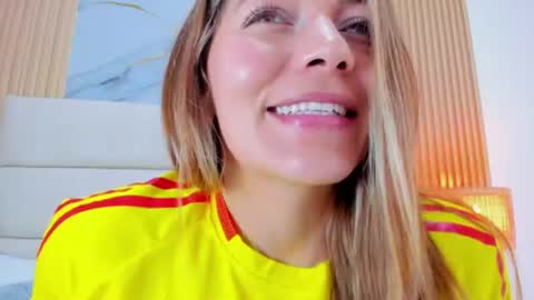 Snapshot of miamalkovaa_ chatting on June 17, 5:25 pm Mia Malkova online show from June 17, 5:25 pm