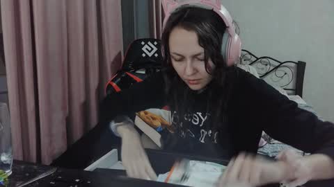 Mia online show from January 8, 5:37 pm