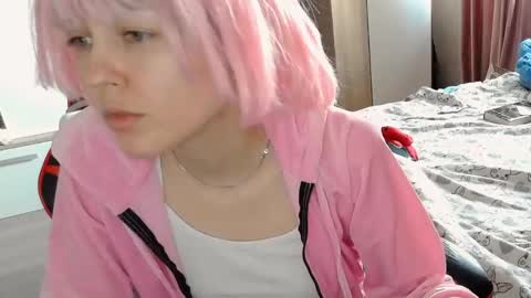 Mia online show from April 13, 8:20 am