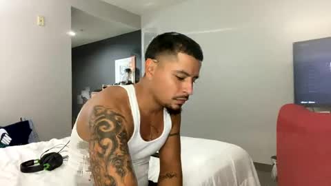 Snapshot of miamiclos1 chatting on December 9, 4:45 am miamiclos1 online show from December 9, 4:45 am