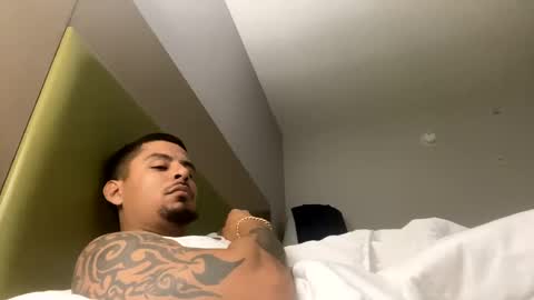 Snapshot of miamiclos1 chatting on December 19, 7:40 pm miamiclos1 online show from December 19, 7:40 pm