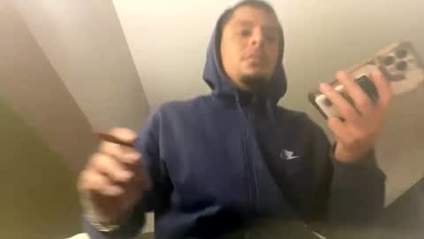 Snapshot of miamiclos1 chatting on January 14, 7:06 am miamiclos1 online show from January 14, 7:06 am