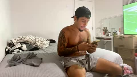 Snapshot of miamiclos1 chatting on October 24, 11:23 pm miamiclos1 online show from October 24, 11:23 pm