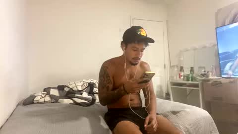 Snapshot of miamiclos1 chatting on October 27, 2:32 pm miamiclos1 online show from October 27, 2:32 pm