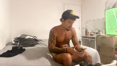 Snapshot of miamiclos1 chatting on October 29, 2:14 am miamiclos1 online show from October 29, 2:14 am