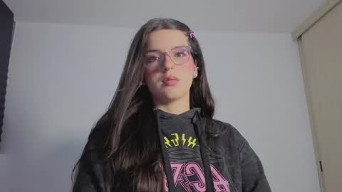 Snapshot of miamillerr_28 chatting on April 27, 8:23 am Mia online show from April 27, 8:23 am