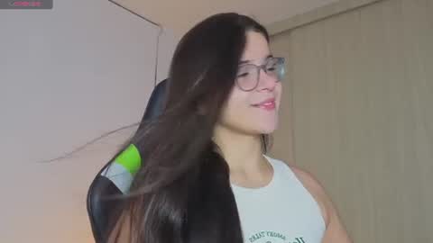 Snapshot of miamillerr_28 chatting on June 15, 3:58 pm Mia online show from June 15, 3:58 pm