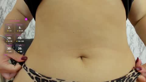 Snapshot of miamontoya chatting on January 22, 9:43 pm Mia   -5 7001400 Follow  online show from January 22, 9:43 pm