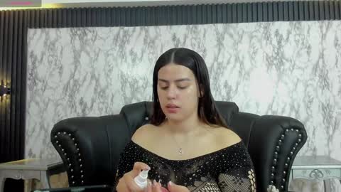 Snapshot of miamontoya chatting on February 6, 12:48 pm Mia   -5 7001400 Follow  online show from February 6, 12:48 pm