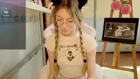 MiaMoon online show from June 19, 1:37 pm