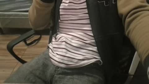 Snapshot of miamorr_ chatting on December 18, 6:41 am miamorr_ online show from December 18, 6:41 am