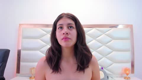 Snapshot of miaqueen021 chatting on January 28, 3:35 pm Sweetie Mia online show from January 28, 3:35 pm