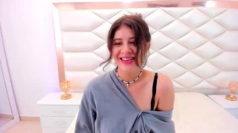 Snapshot of miaqueen021 chatting on February 20, 3:30 pm Sweetie Mia online show from February 20, 3:30 pm