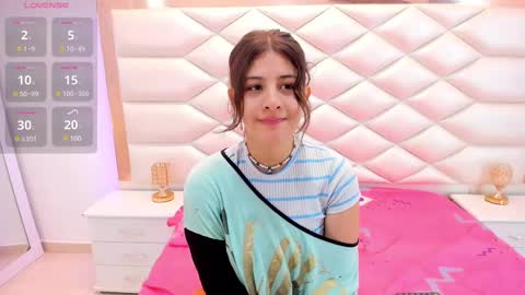 Snapshot of miaqueen021 chatting on February 26, 12:25 pm Sweetie Mia online show from February 26, 12:25 pm