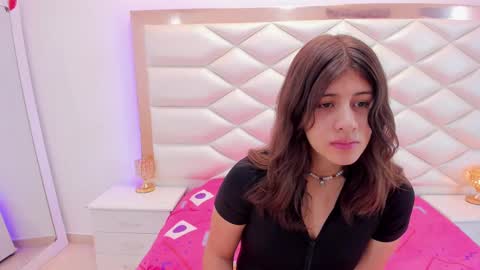 Snapshot of miaqueen021 chatting on March 3, 12:27 pm Sweetie Mia online show from March 3, 12:27 pm