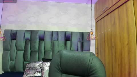 miarivers_1 online show from April 8, 1:11 pm