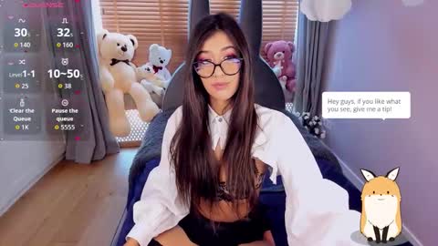 Snapshot of miasilk chatting on October 23, 10:25 am Miayna Silk online show from October 23, 10:25 am