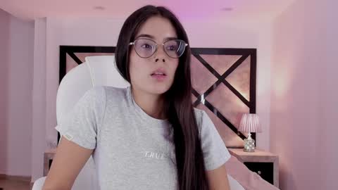 Snapshot of miasilverr chatting on January 15, 11:19 pm Mia online show from January 15, 11:19 pm