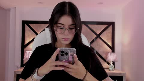 Snapshot of miasilverr chatting on January 16, 8:03 pm Mia online show from January 16, 8:03 pm