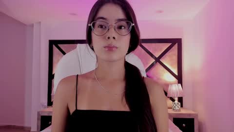 Snapshot of miasilverr chatting on February 23, 8:44 pm Mia online show from February 23, 8:44 pm