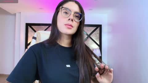 Snapshot of miasilverr chatting on September 12, 8:31 pm Mia online show from September 12, 8:31 pm