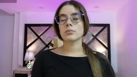 Mia online show from April 13, 7:08 pm