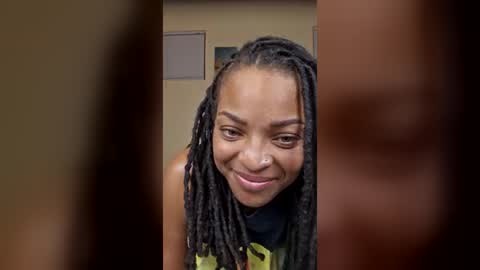 Snapshot of miasmiles21 chatting on June 24, 6:34 am miasmiles21 online show from June 24, 6:34 am
