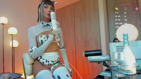 Mia  instagram miasspell online show from April 19, 2:16 pm