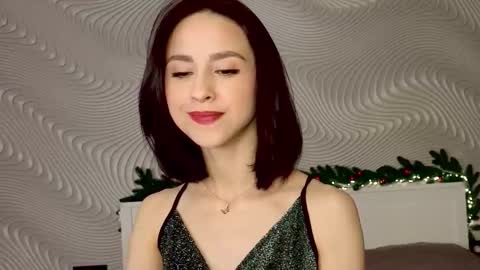 Snapshot of miasweetashoney chatting on December 23, 10:13 am Mia online show from December 23, 10:13 am