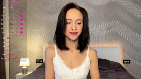 Snapshot of miasweetashoney chatting on February 24, 7:17 am Mia online show from February 24, 7:17 am