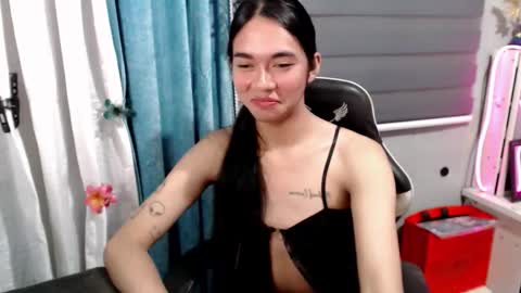 Mia online show from December 18, 8:48 pm