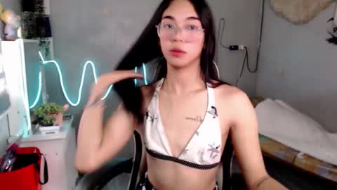 Mia online show from February 22, 5:19 am